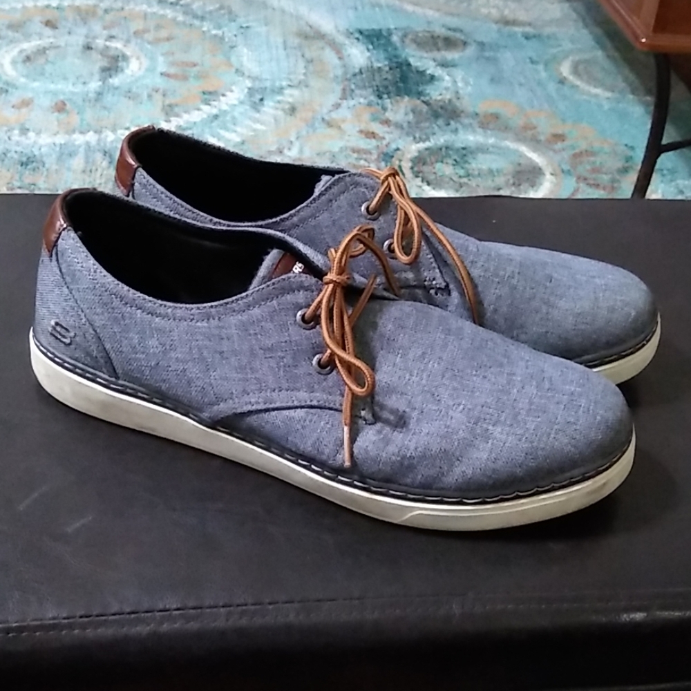 Skechers mens boat type shoes with memory foam